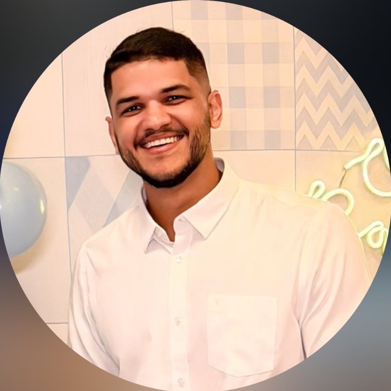 Dr. Emerson Eloy Campos Jr em atendimento